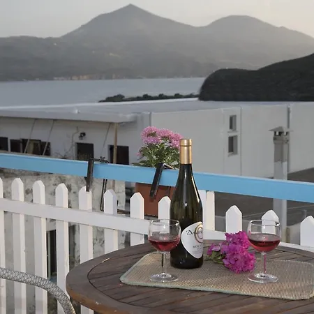 Bella Vista Adamantas (Milos)