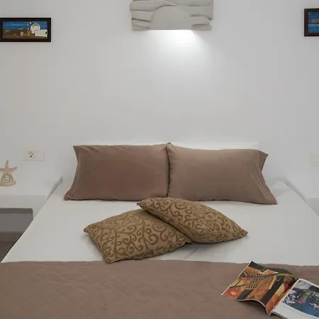 Bella Vista Adamantas (Milos)