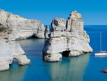 Bella Vista Adamantas (Milos)