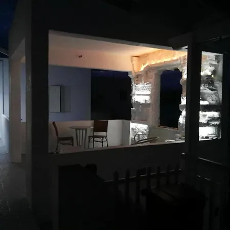 Bella Vista Adamantas (Milos)